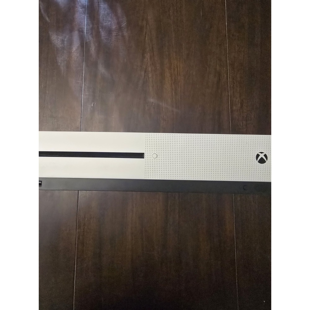 Microsoft Xbox One S Console Bundle w/ Wireless Controller And 1 Game - Picture 4 of 8